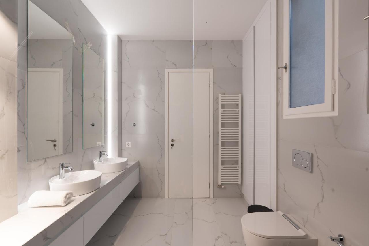 Upscale Luxury Penthouse *