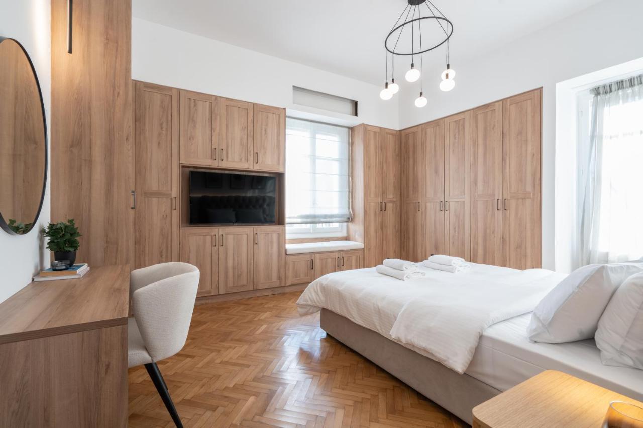 Upscale Luxury Penthouse Apartment