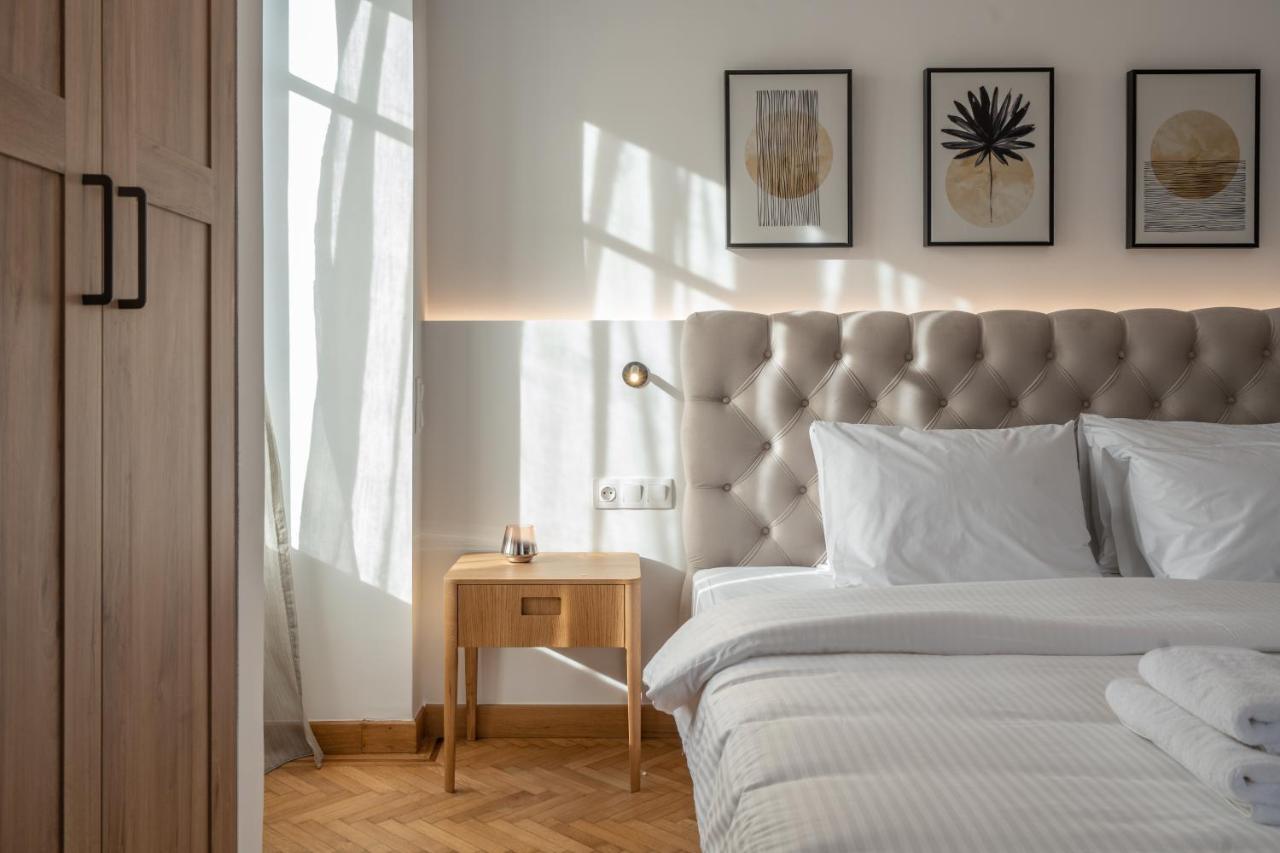 Upscale Luxury Penthouse Apartment *