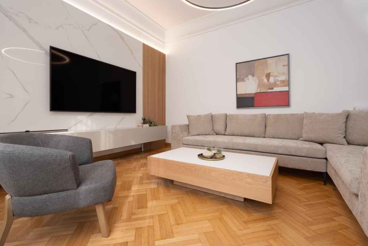 Upscale Luxury Penthouse Apartment *
